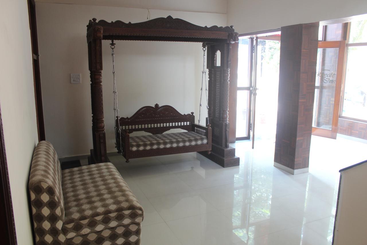 Royale Inn Vapi Bagian luar foto