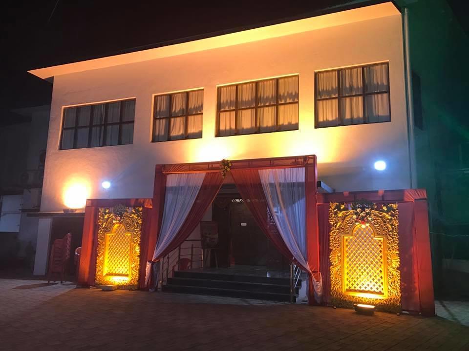Royale Inn Vapi Bagian luar foto