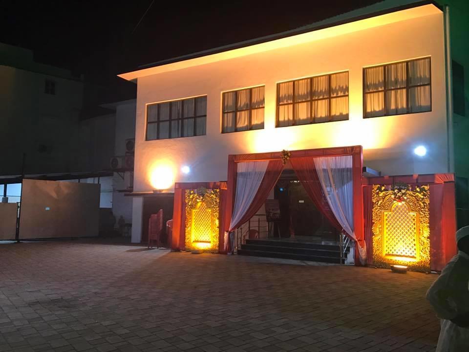 Royale Inn Vapi Bagian luar foto