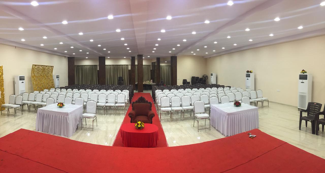 Royale Inn Vapi Bagian luar foto