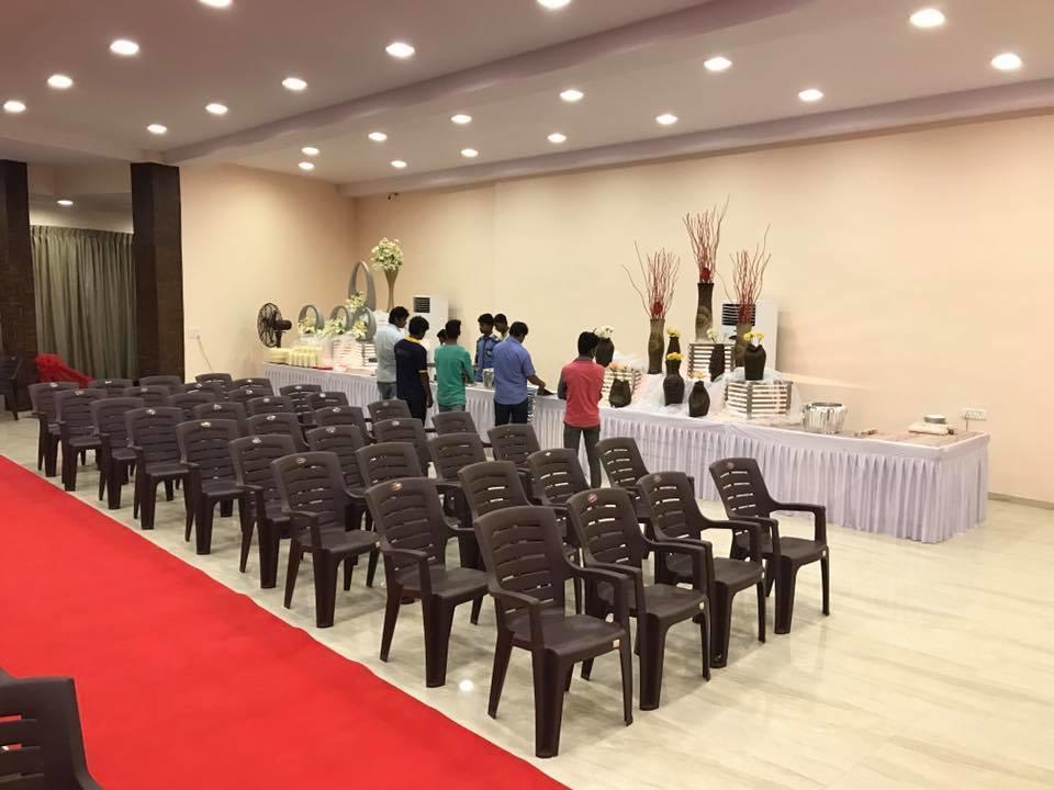Royale Inn Vapi Bagian luar foto