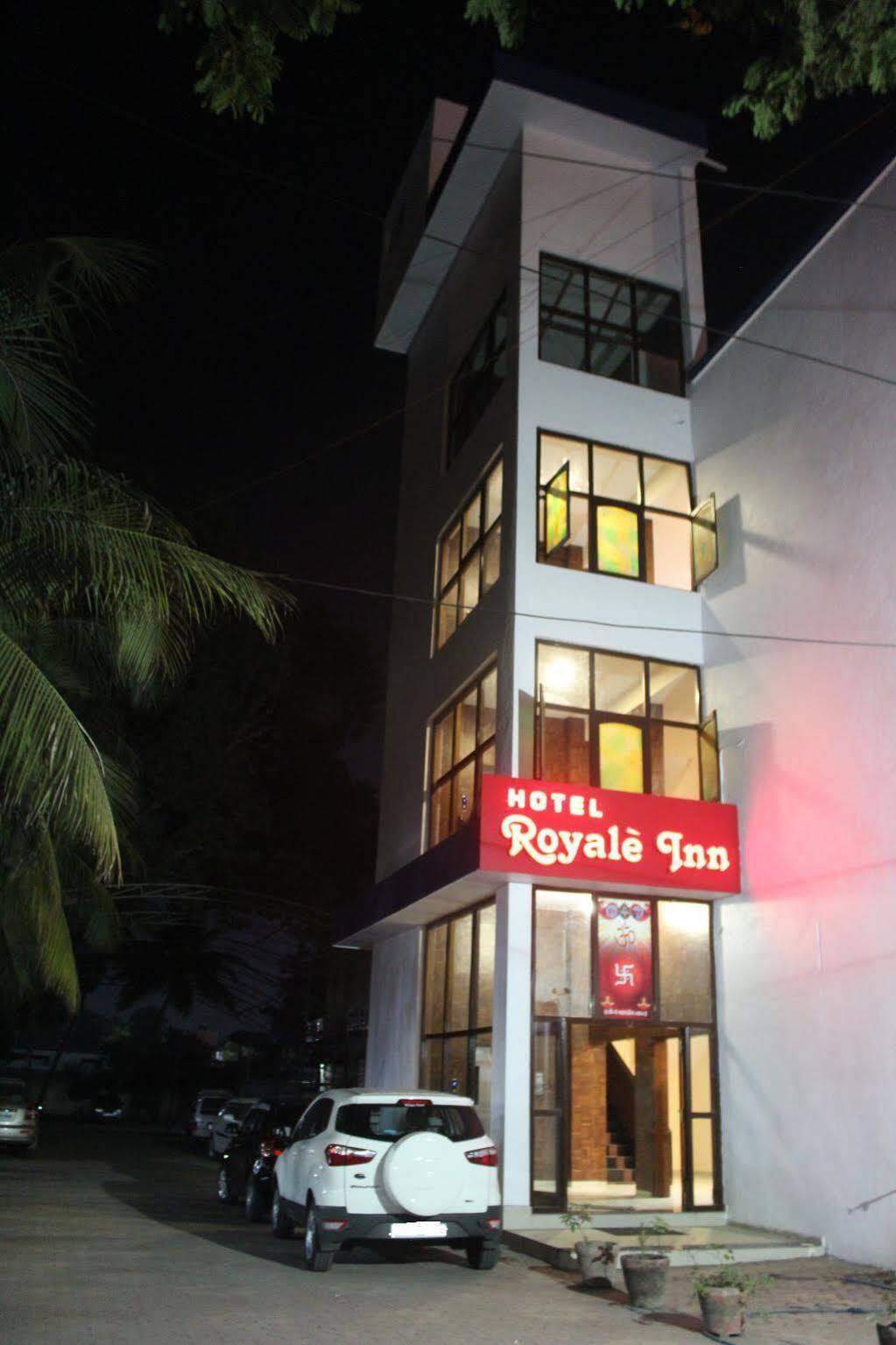 Royale Inn Vapi Bagian luar foto